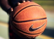 九游娱乐网站-极速与绿茵，当F1争冠之夜遇见梅西的传奇之光