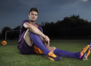 九游娱乐官方-巴黎铁幕下的征服，连续得分压制曼联，凯恩用实力重写豪门叙事