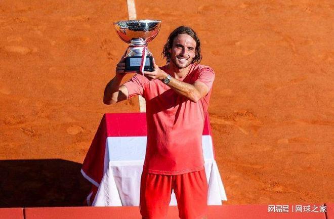 包含德国网球队险胜意大利网球队，西西帕斯统治全场的词条