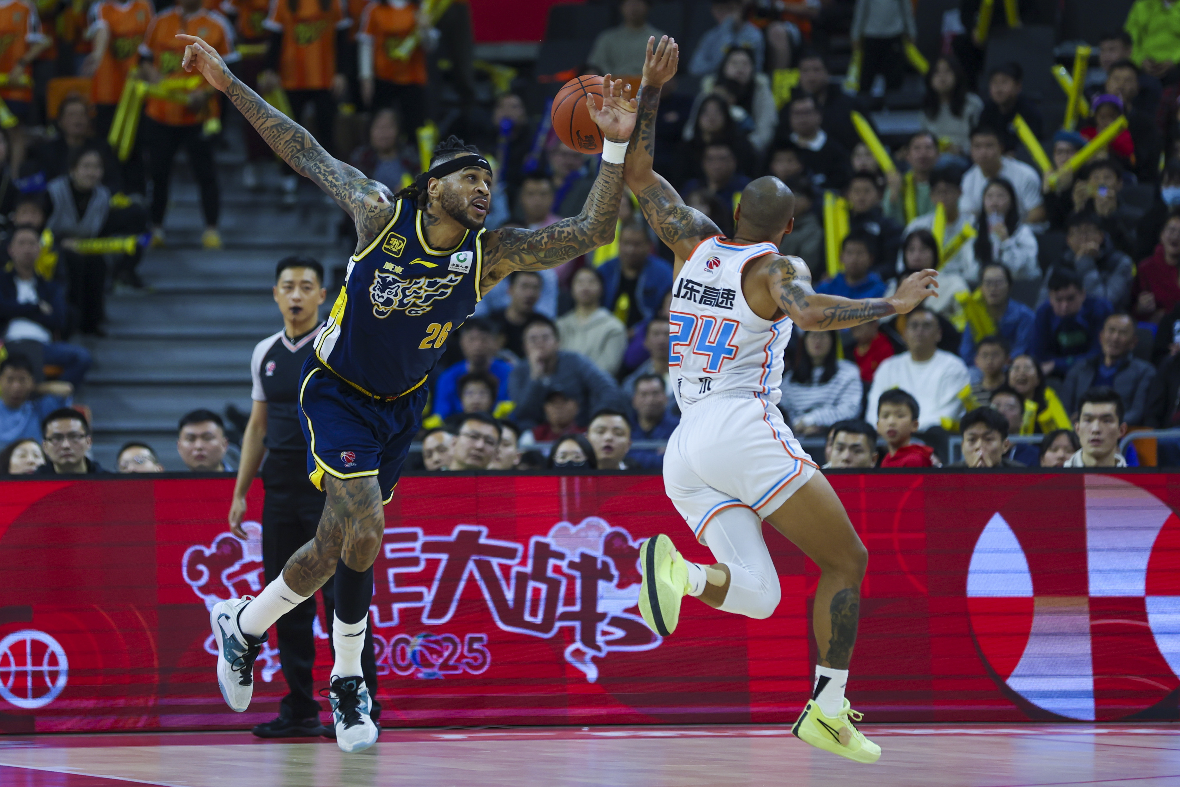 对手在比赛中展现出顽强战斗力 对手在比赛中展现出顽强战斗力