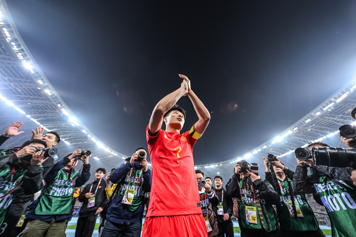 比赛中球员们的拼尽全力令人感动不已！