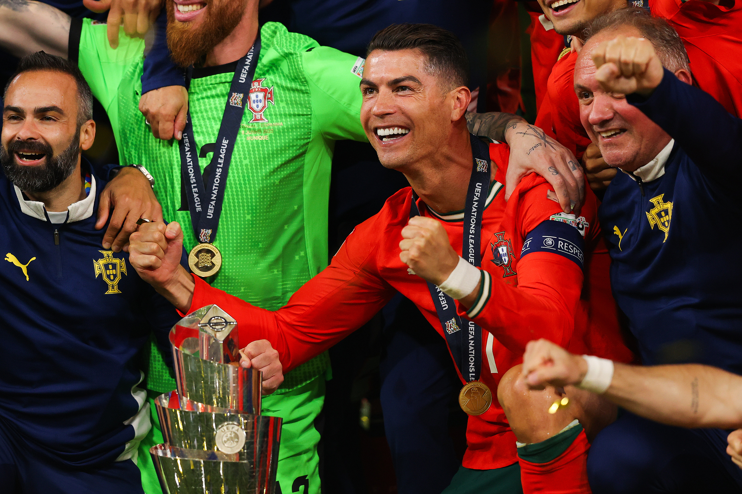 葡萄牙强队再次展现实力,轻松晋级 葡萄牙强队再次展现实力,轻松晋级