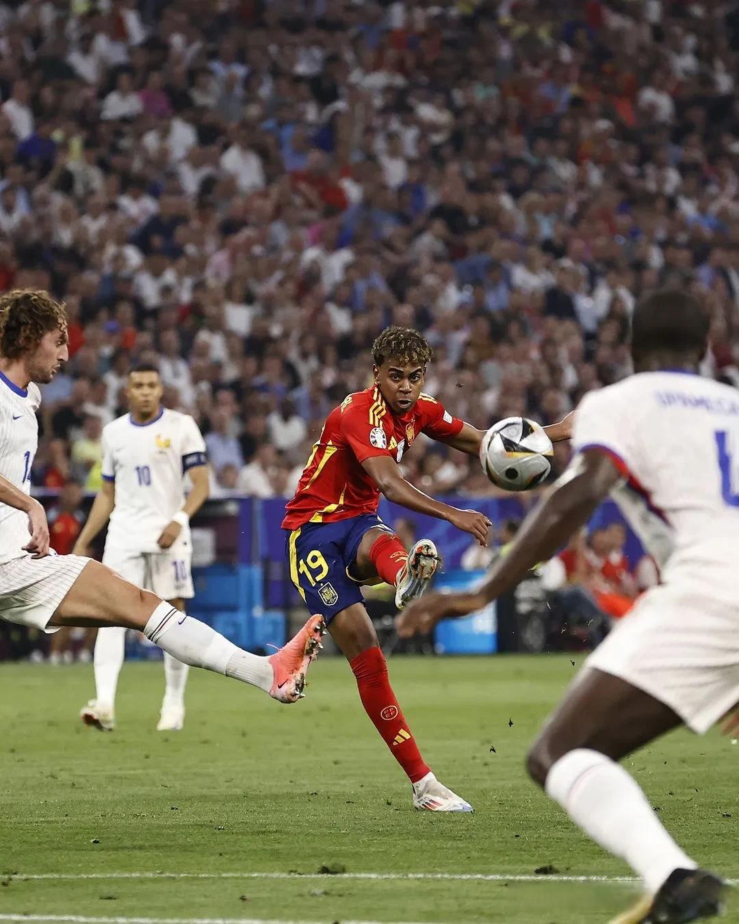 塞尔维亚队逆袭晋级,锁定欧洲杯名额 塞尔维亚队逆袭晋级,锁定欧洲杯名额