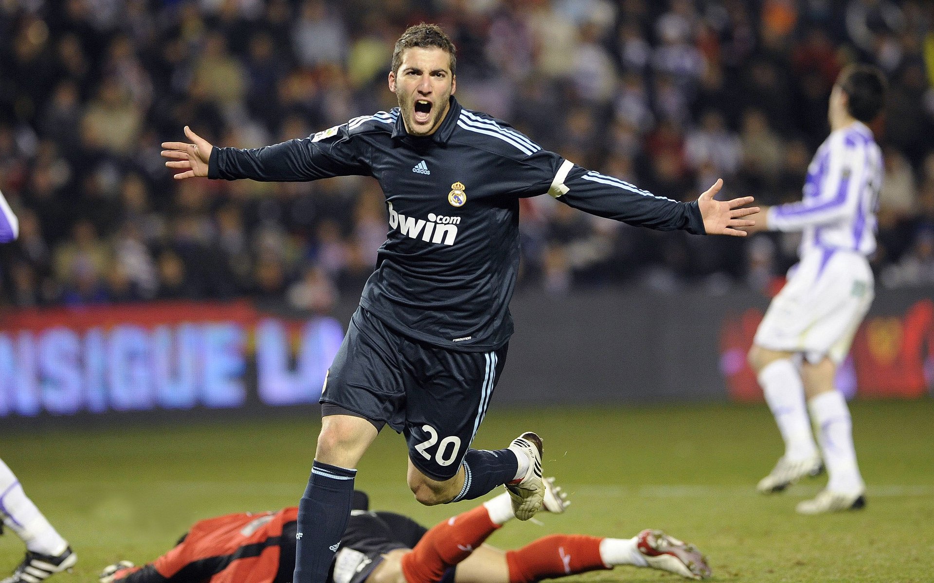 压力熔炉铸就英雄，弗拉霍维奇绝境爆发，雷恩生死战力克洪都拉斯