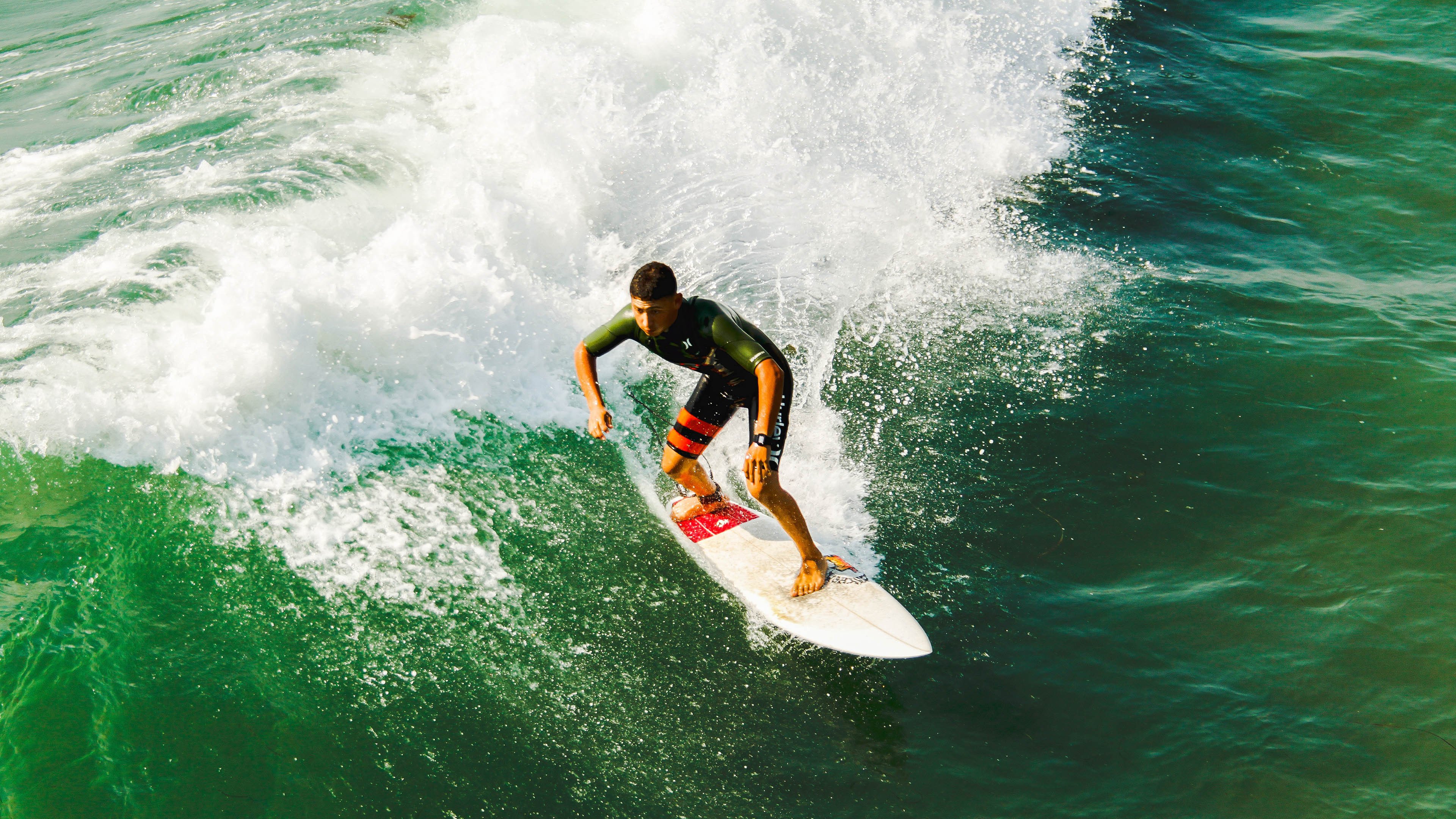 猛龙对阵广东队，拉文展现巨星价值，一己之力改写比赛走向
