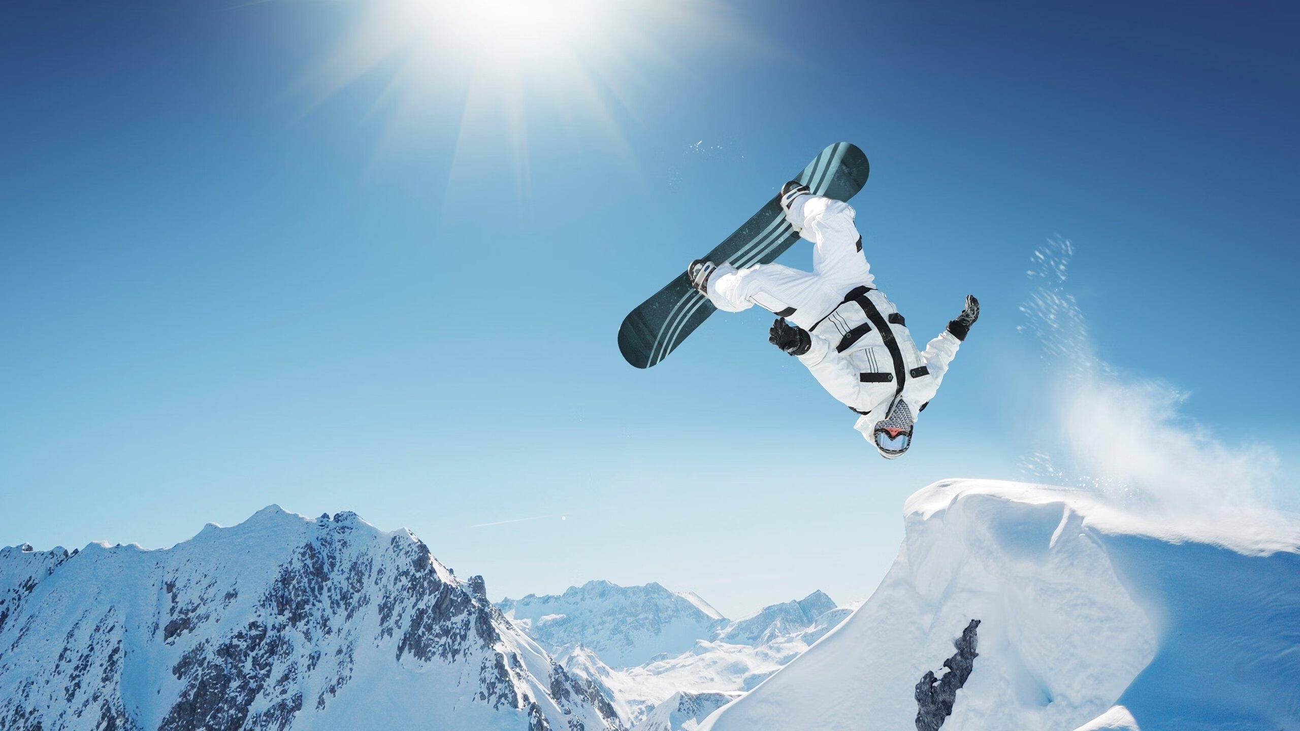 街道魔术，F1新加坡夜战与篮球场上的得分艺术