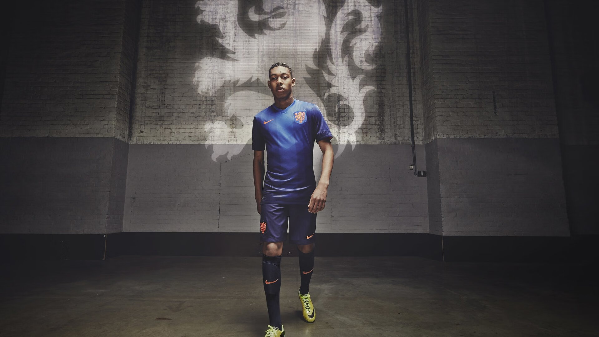 生死战中的绿茵诗人，阿尔瓦雷斯一剑封喉，曼城绝境中奏响爱尔兰凯歌